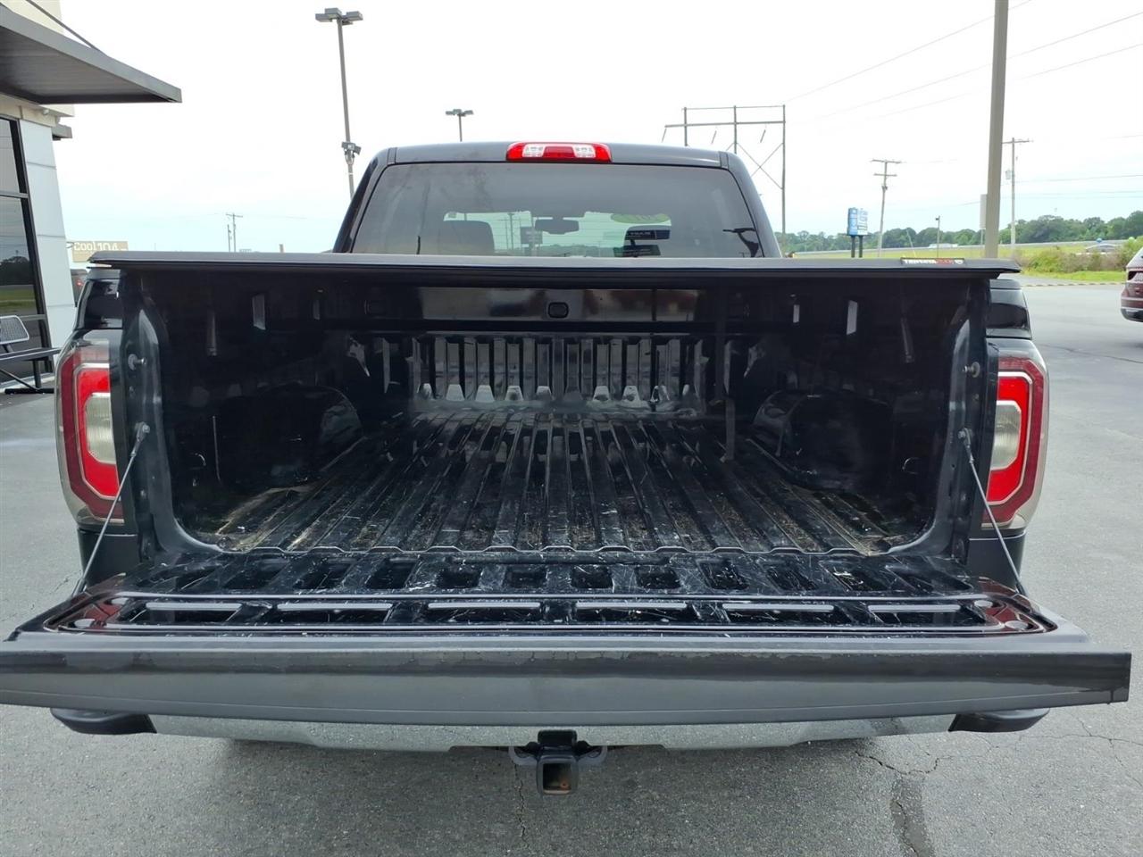 GMC Sierra 1500 4WD Crew Cab 143.5" SLT 2017