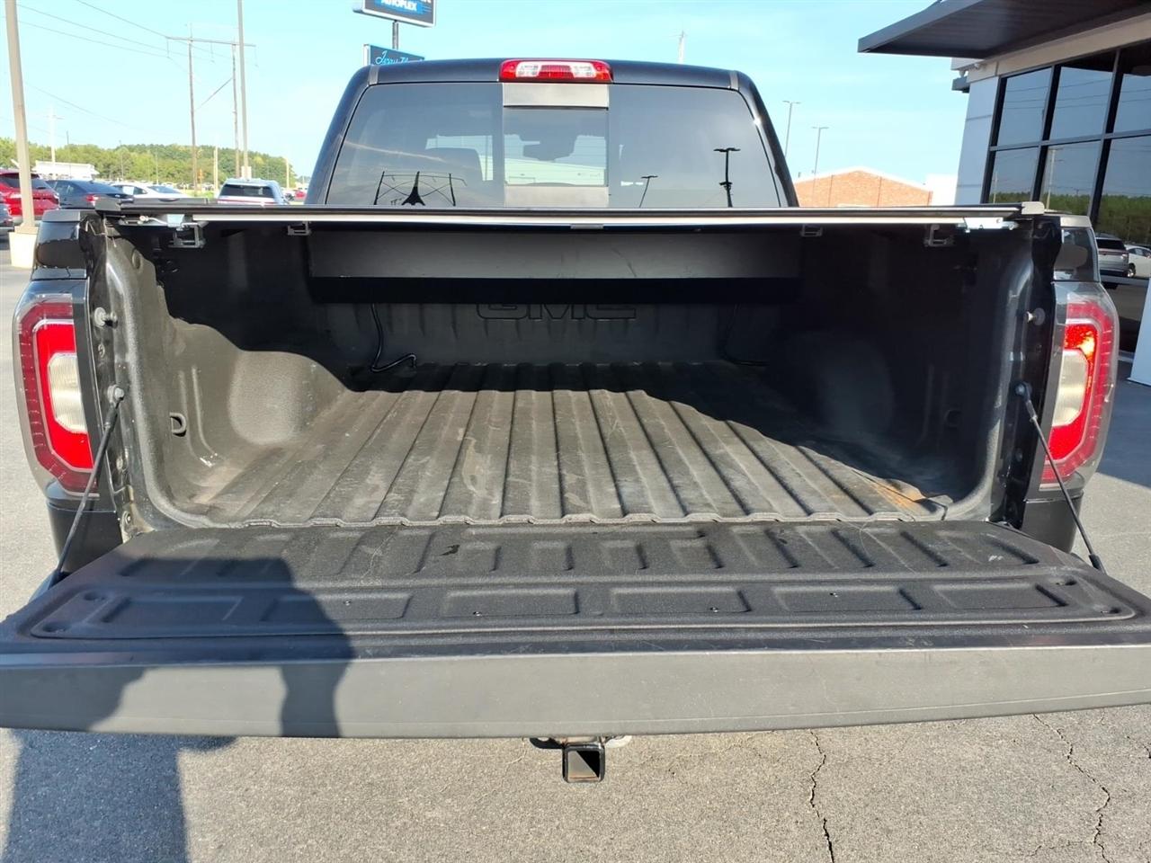 GMC Sierra 1500 4WD Crew Cab 143.5" SLT 2018