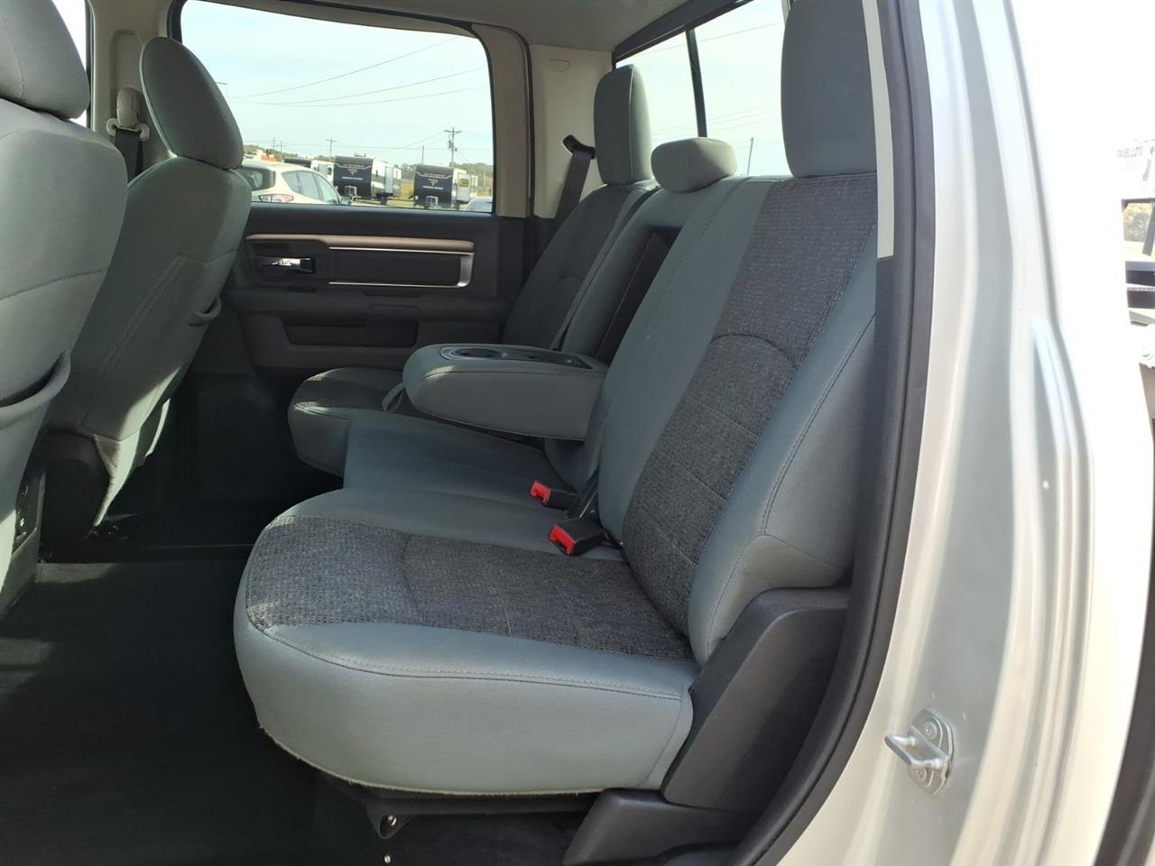 RAM 1500 4WD Crew Cab 140.5" Big Horn 2016