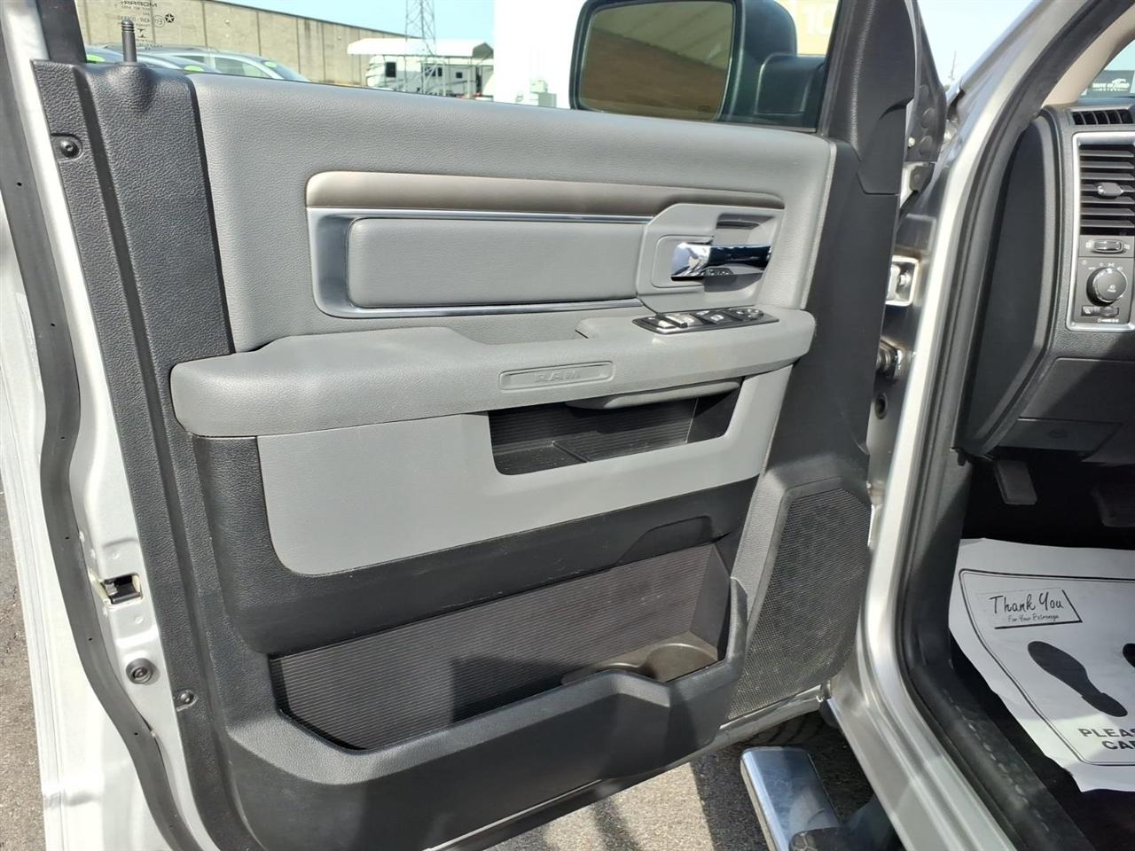 RAM 1500 4WD Crew Cab 140.5" Big Horn 2016