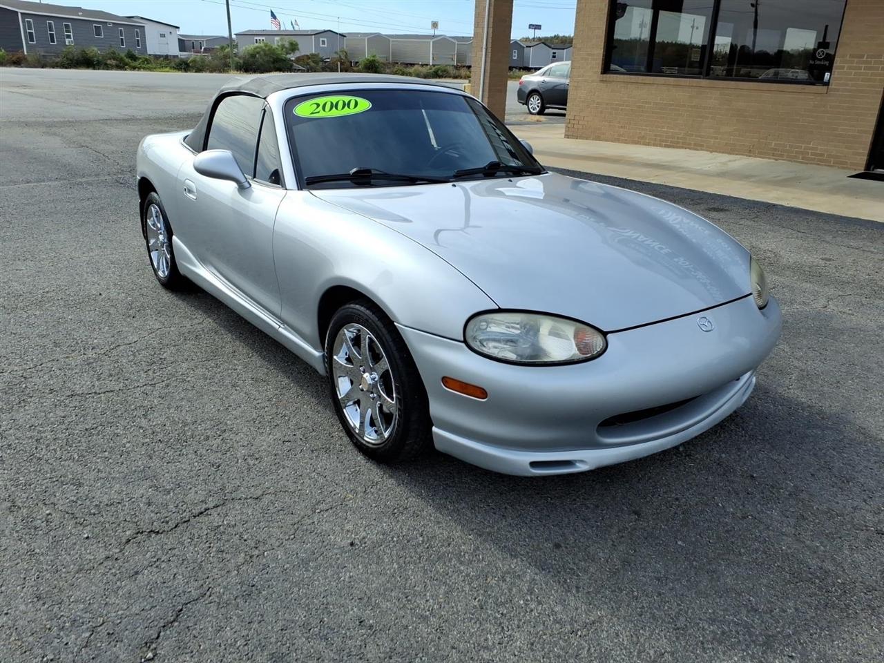 Mazda MX-5 Miata 2dr Conv SE Special Edition 2000
