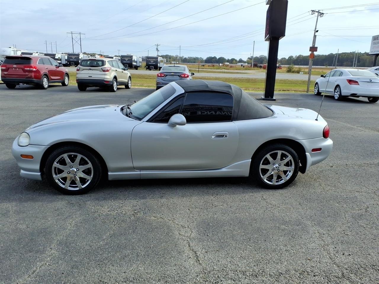 Mazda MX-5 Miata 2dr Conv SE Special Edition 2000
