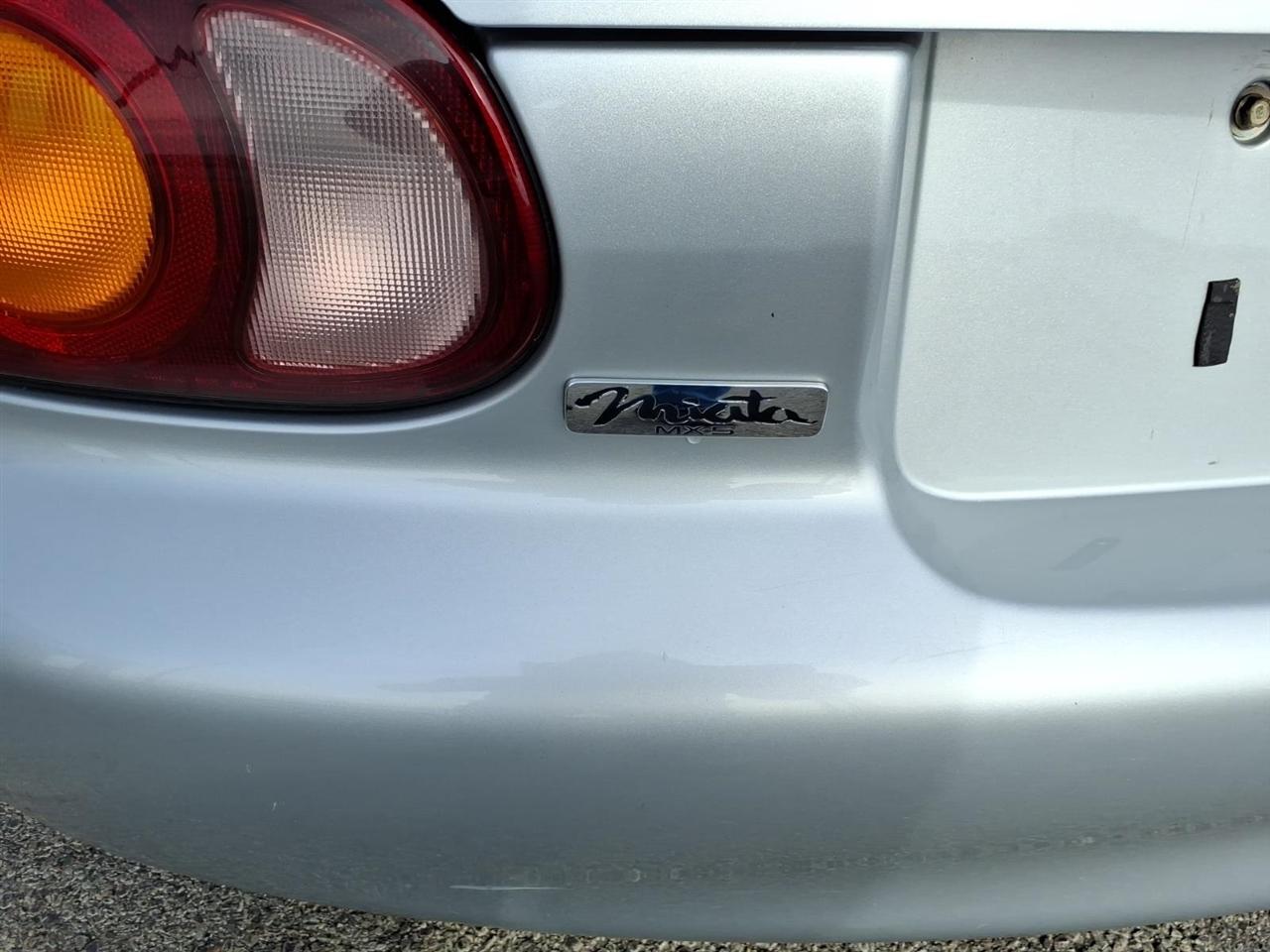 Mazda MX-5 Miata 2dr Conv SE Special Edition 2000