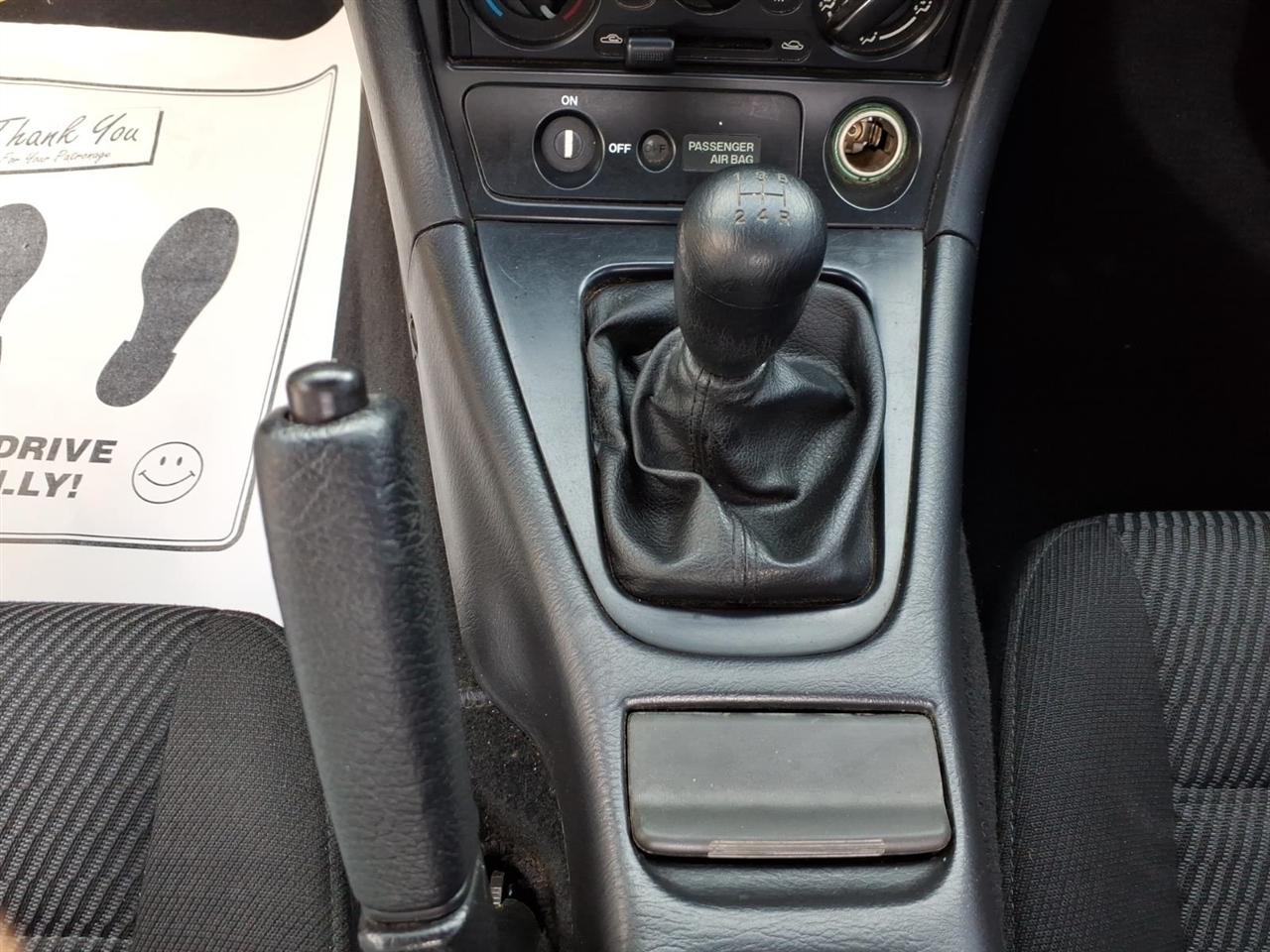 Mazda MX-5 Miata 2dr Conv SE Special Edition 2000