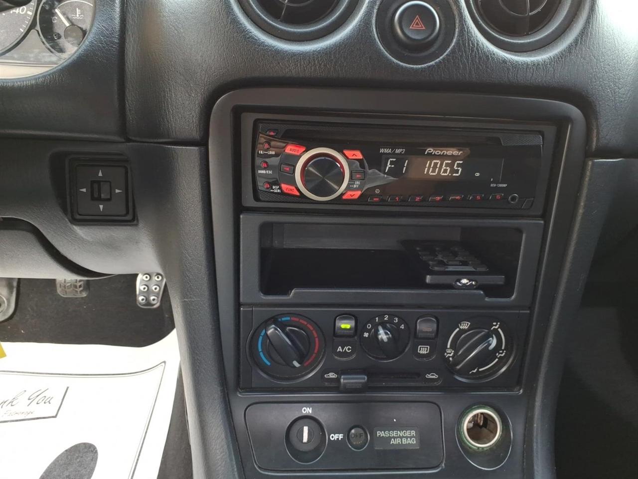Mazda MX-5 Miata 2dr Conv SE Special Edition 2000