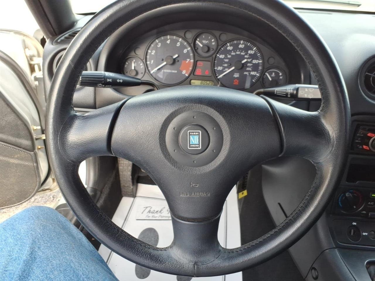 Mazda MX-5 Miata 2dr Conv SE Special Edition 2000