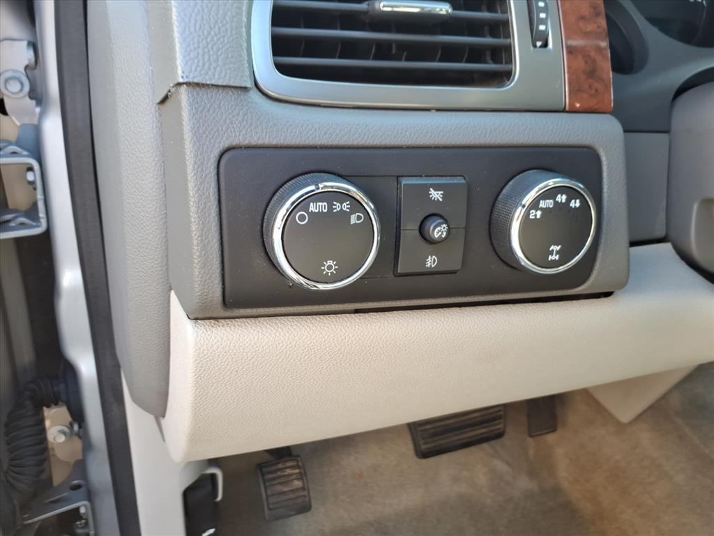2007 Chevrolet Avalanche LTZ photo 14