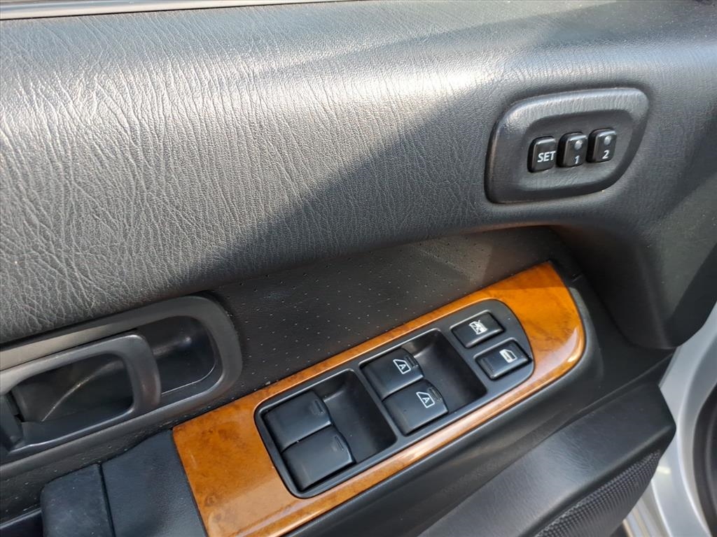 Nissan Pathfinder SE 4WD 2003