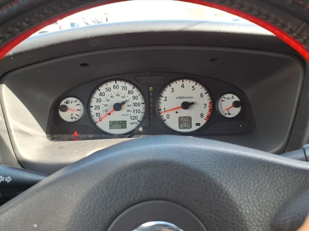 Nissan Pathfinder SE 4WD 2003