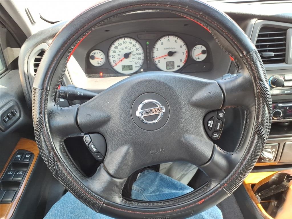 Nissan Pathfinder SE 4WD 2003