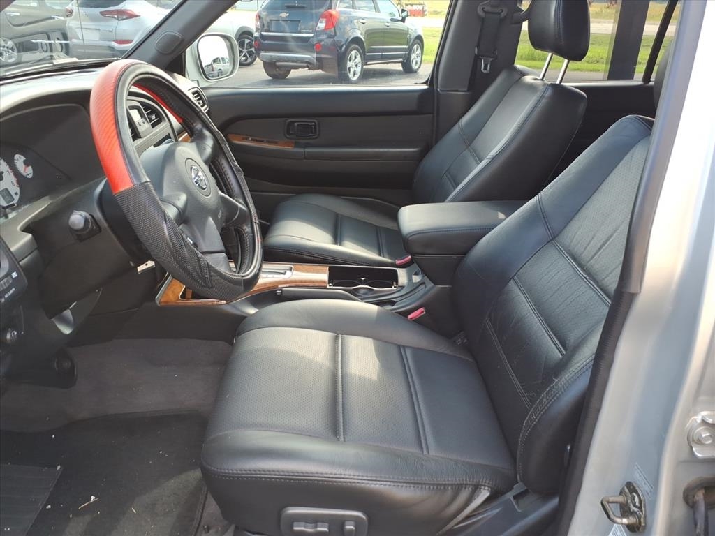 Nissan Pathfinder SE 4WD 2003