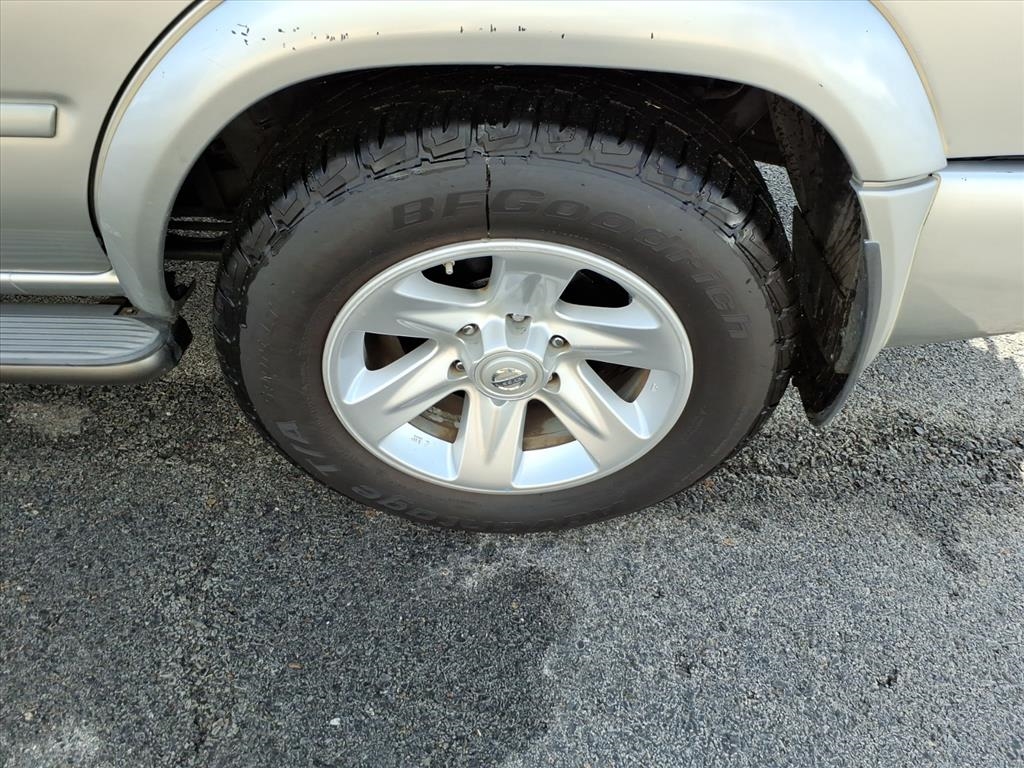 Nissan Pathfinder SE 4WD 2003