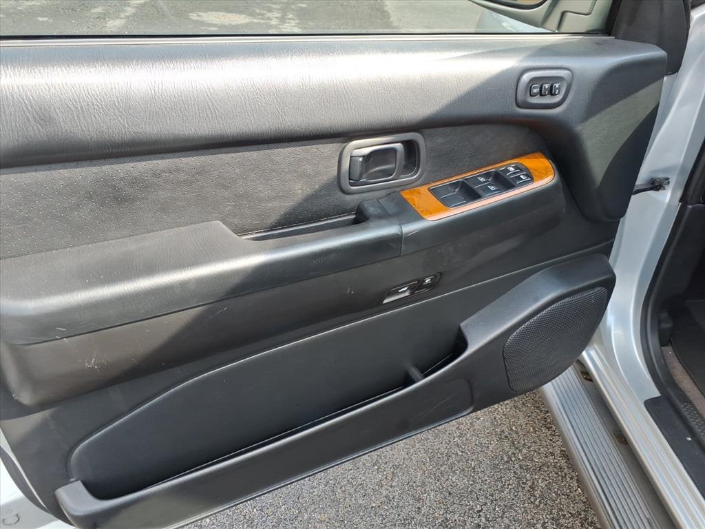 Nissan Pathfinder SE 4WD 2003