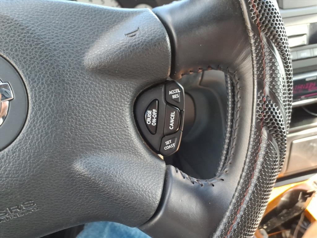 Nissan Pathfinder SE 4WD 2003