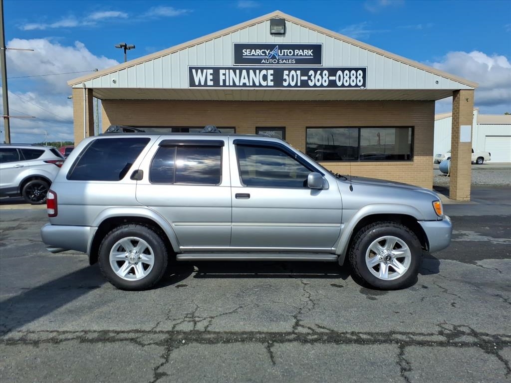 Nissan Pathfinder SE 4WD 2003