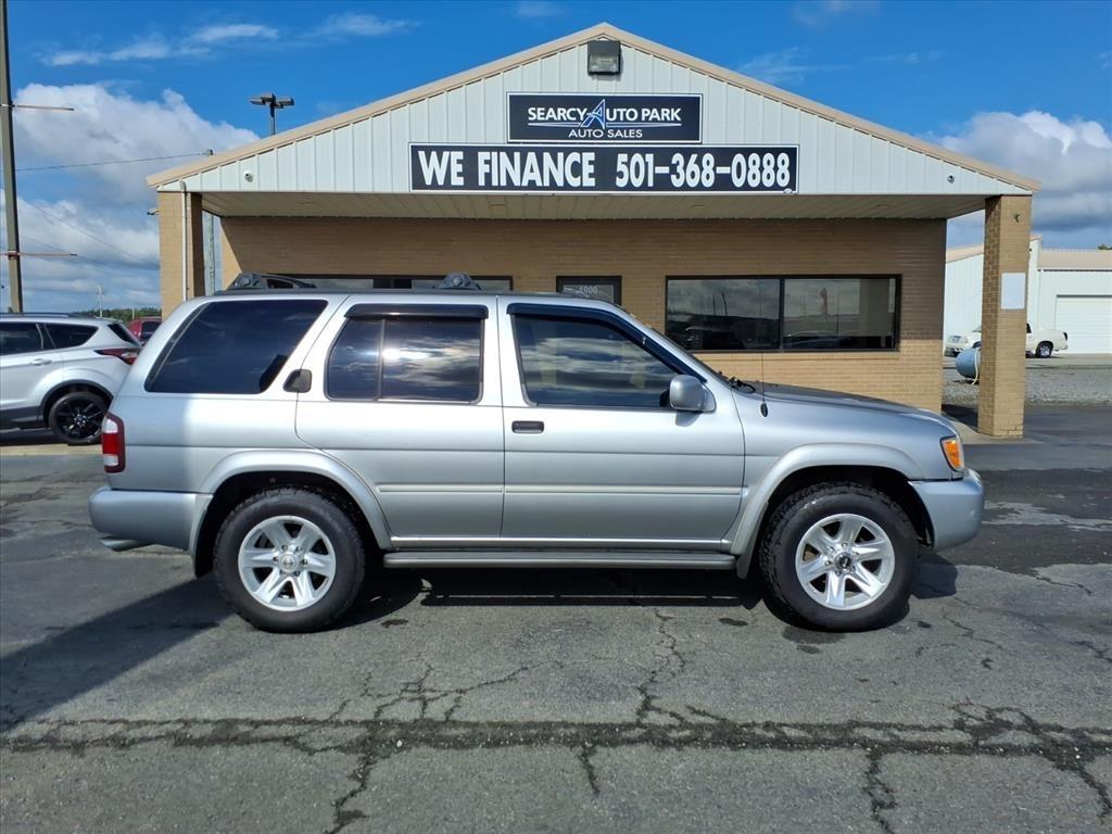 Nissan Pathfinder SE 4WD 2003