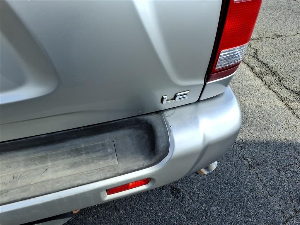 Nissan Pathfinder SE 4WD 2003