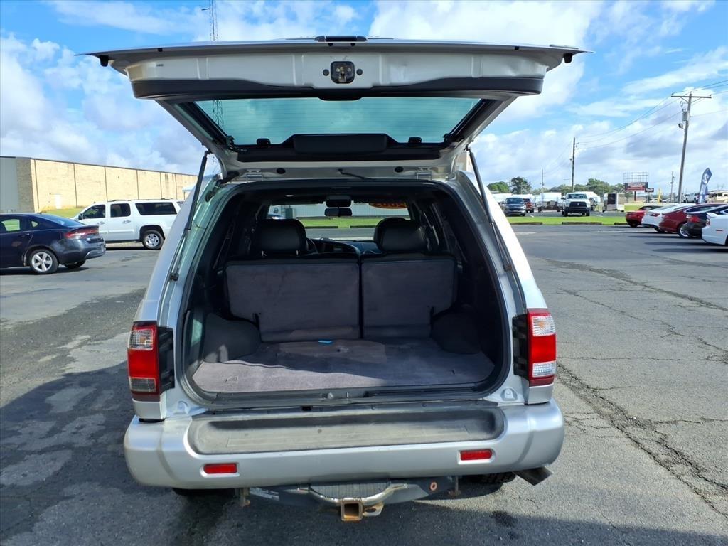 Nissan Pathfinder SE 4WD 2003