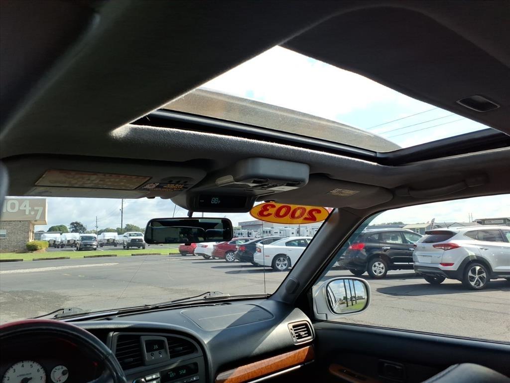 Nissan Pathfinder SE 4WD 2003