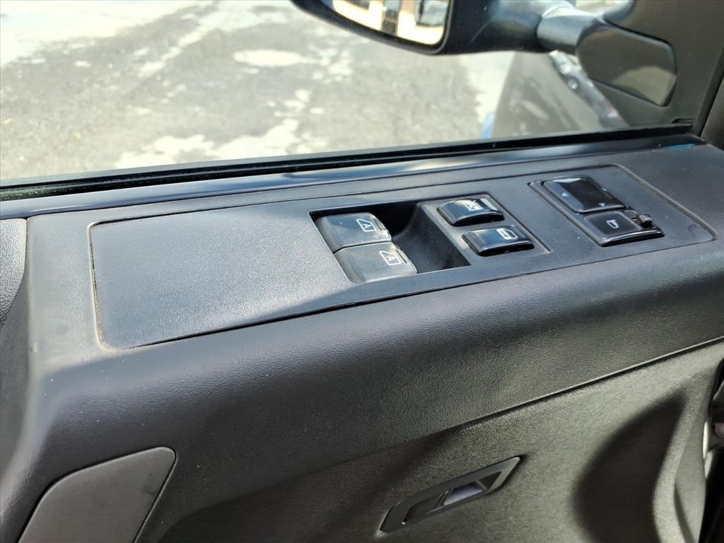 Nissan Titan XE King Cab 2WD 2004