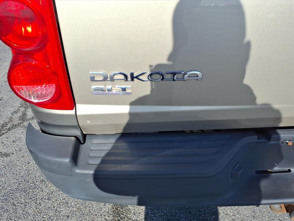 Dodge Dakota SLT Quad Cab 2WD 2005