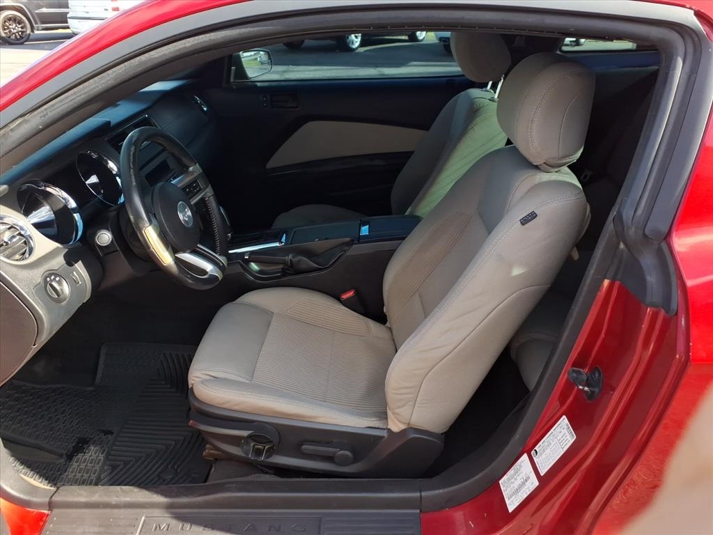 Ford Mustang V6 Coupe 2013 Ford Mustang V6 Coupe 2013