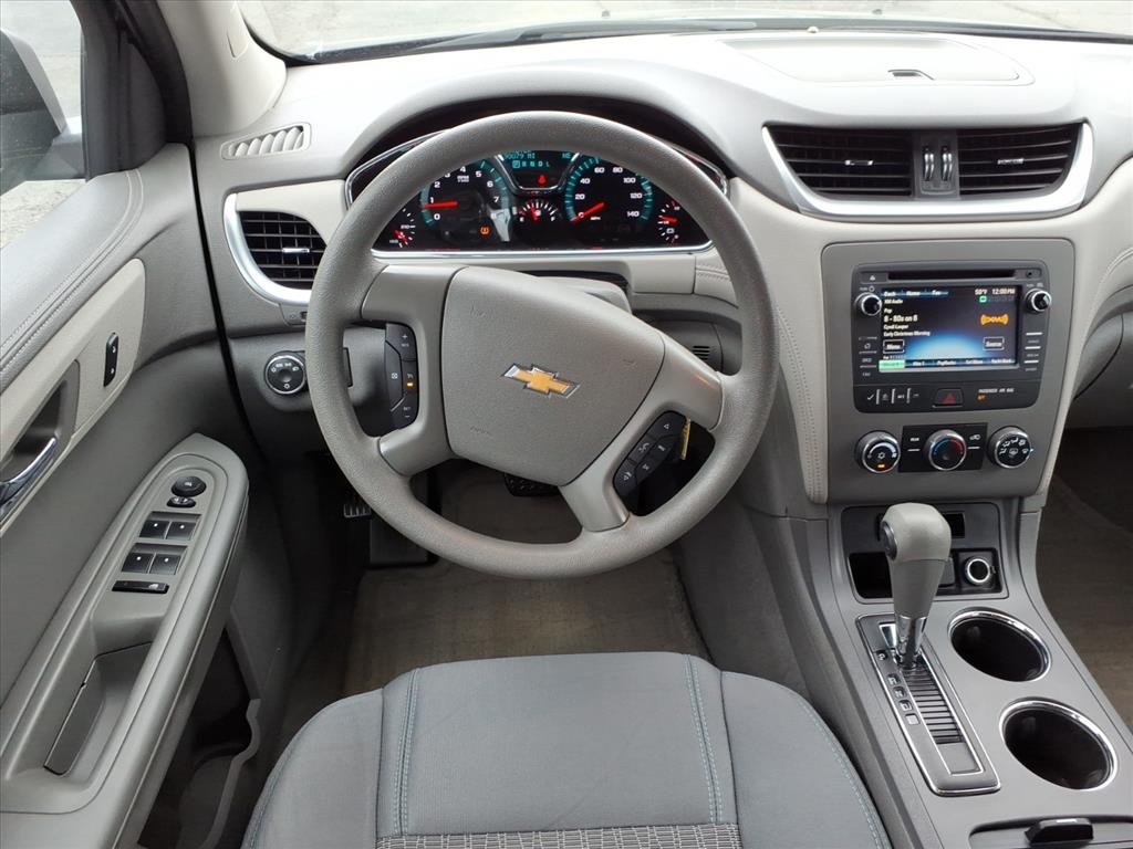 Chevrolet Traverse LS FWD w/PDC 2016