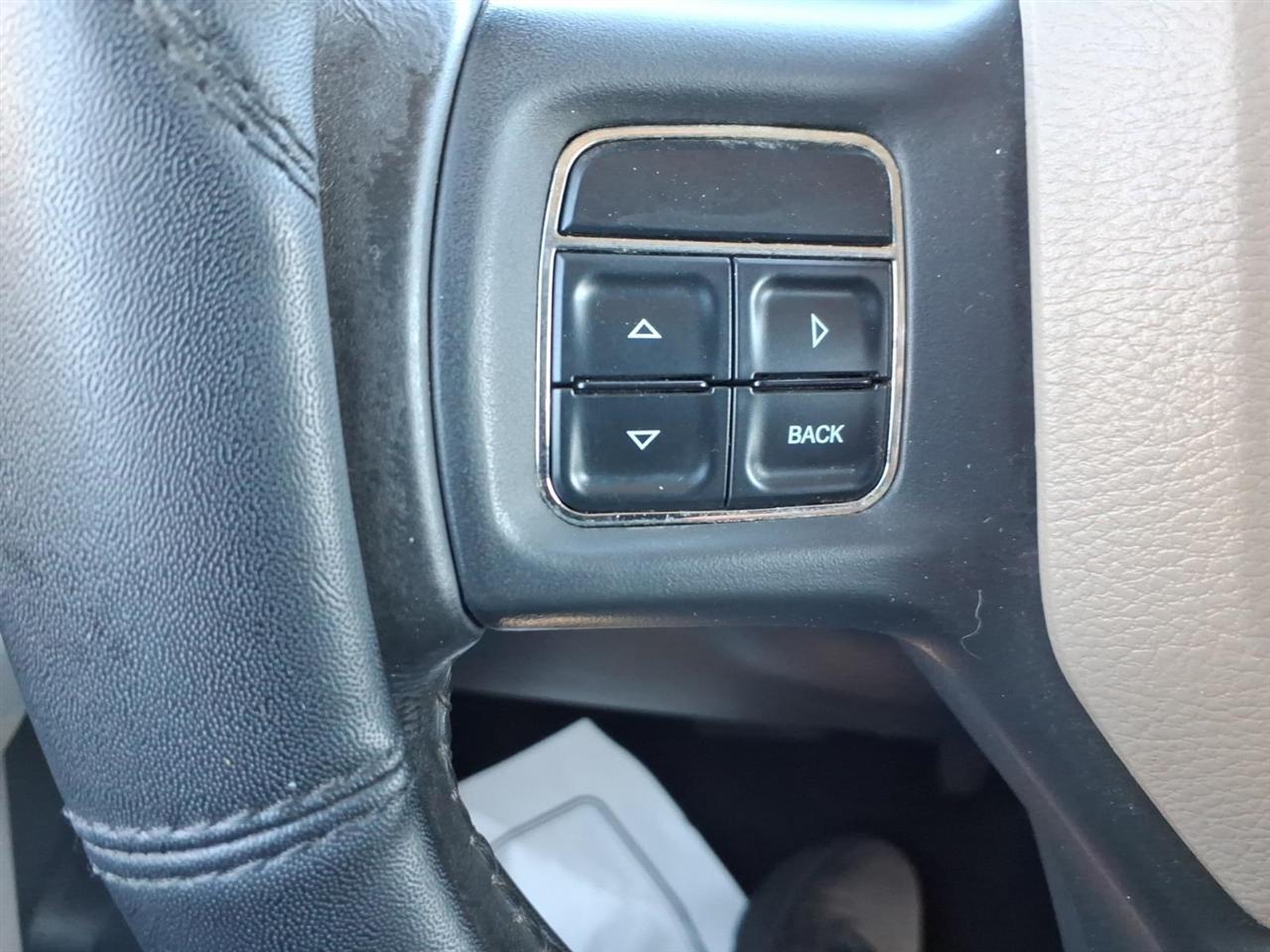 RAM 1500 SLT Crew Cab 4WD 2012