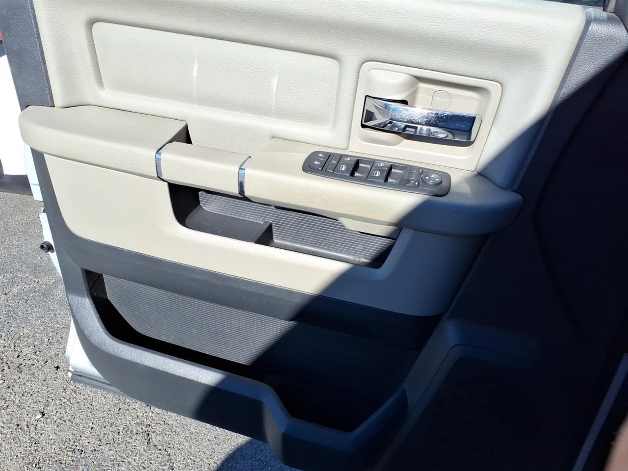 RAM 1500 SLT Crew Cab 4WD 2012