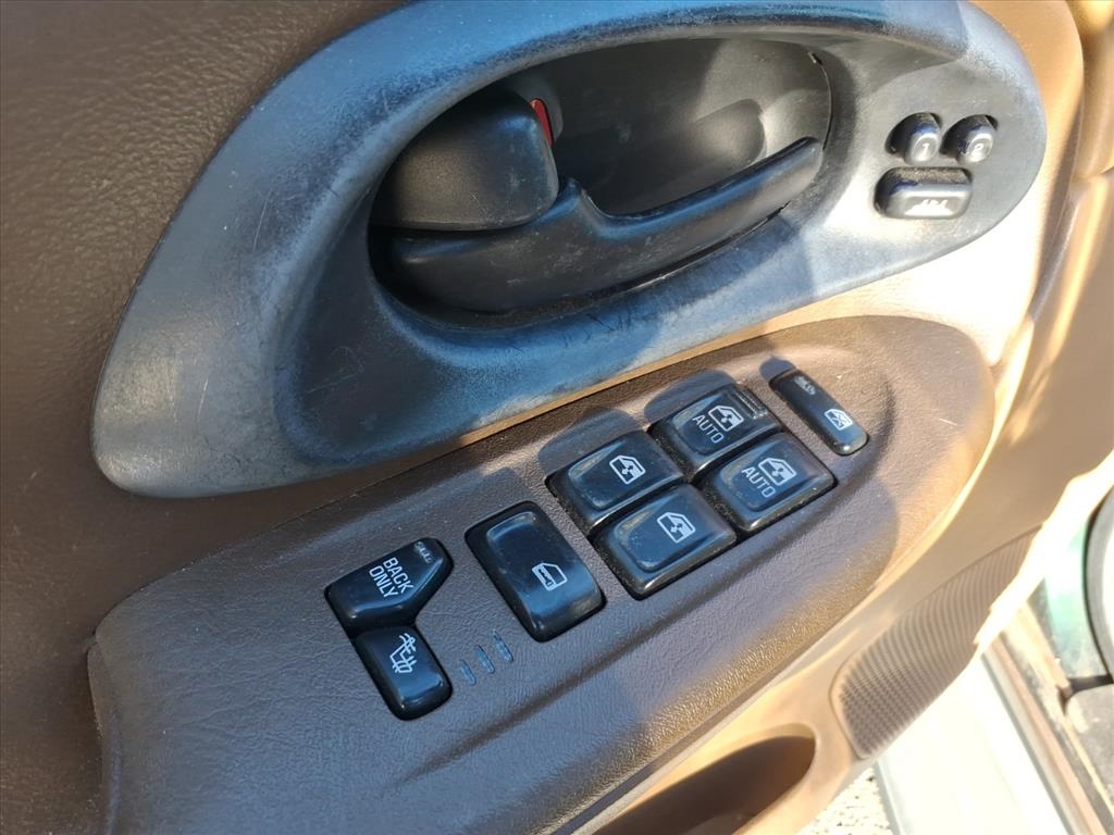 Chevrolet TrailBlazer LS 2WD 2003