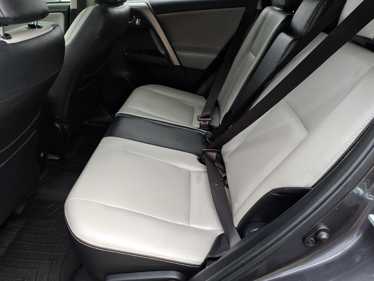 Toyota RAV4 XLE FWD 2018