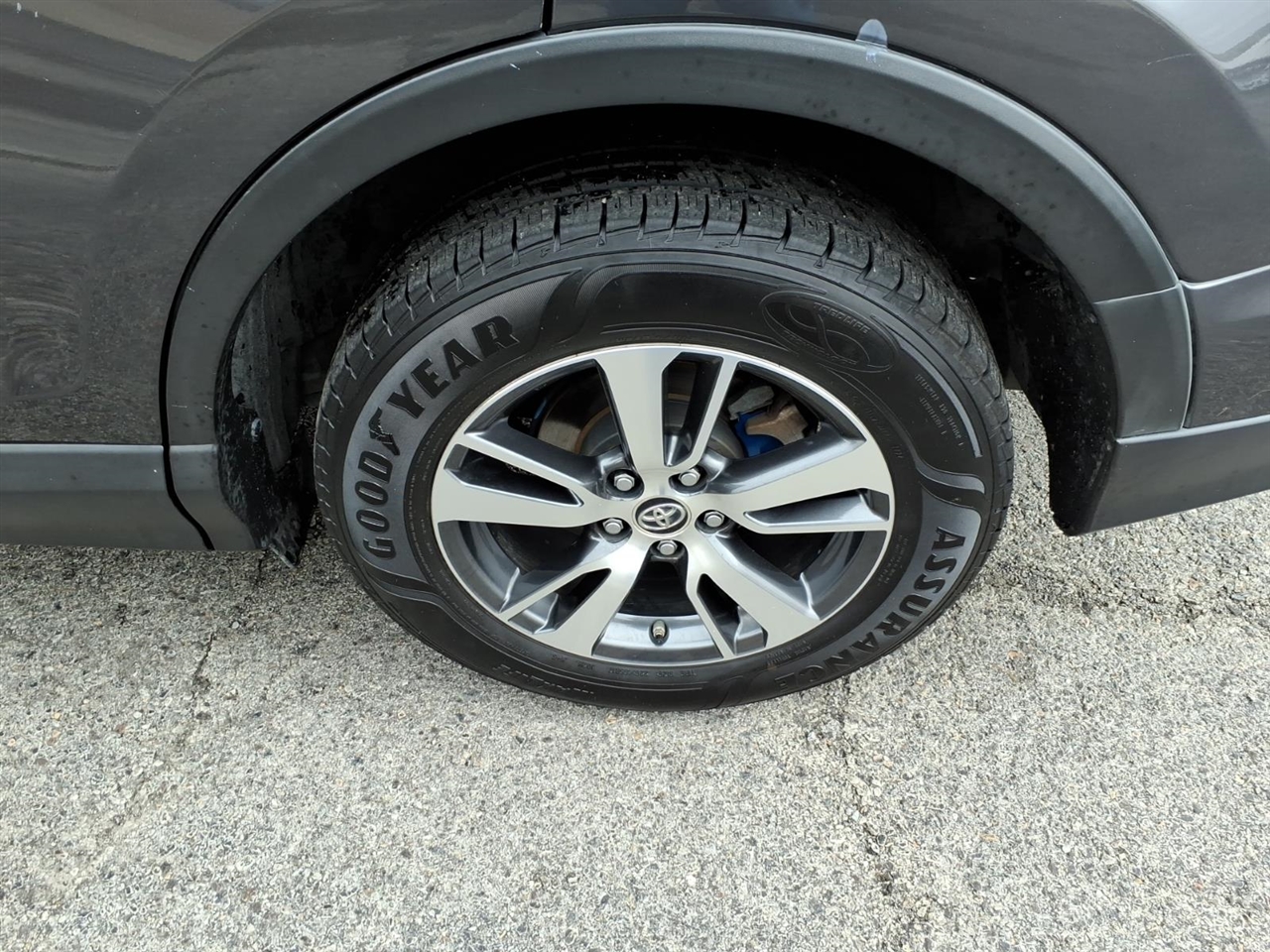 Toyota RAV4 XLE FWD 2018