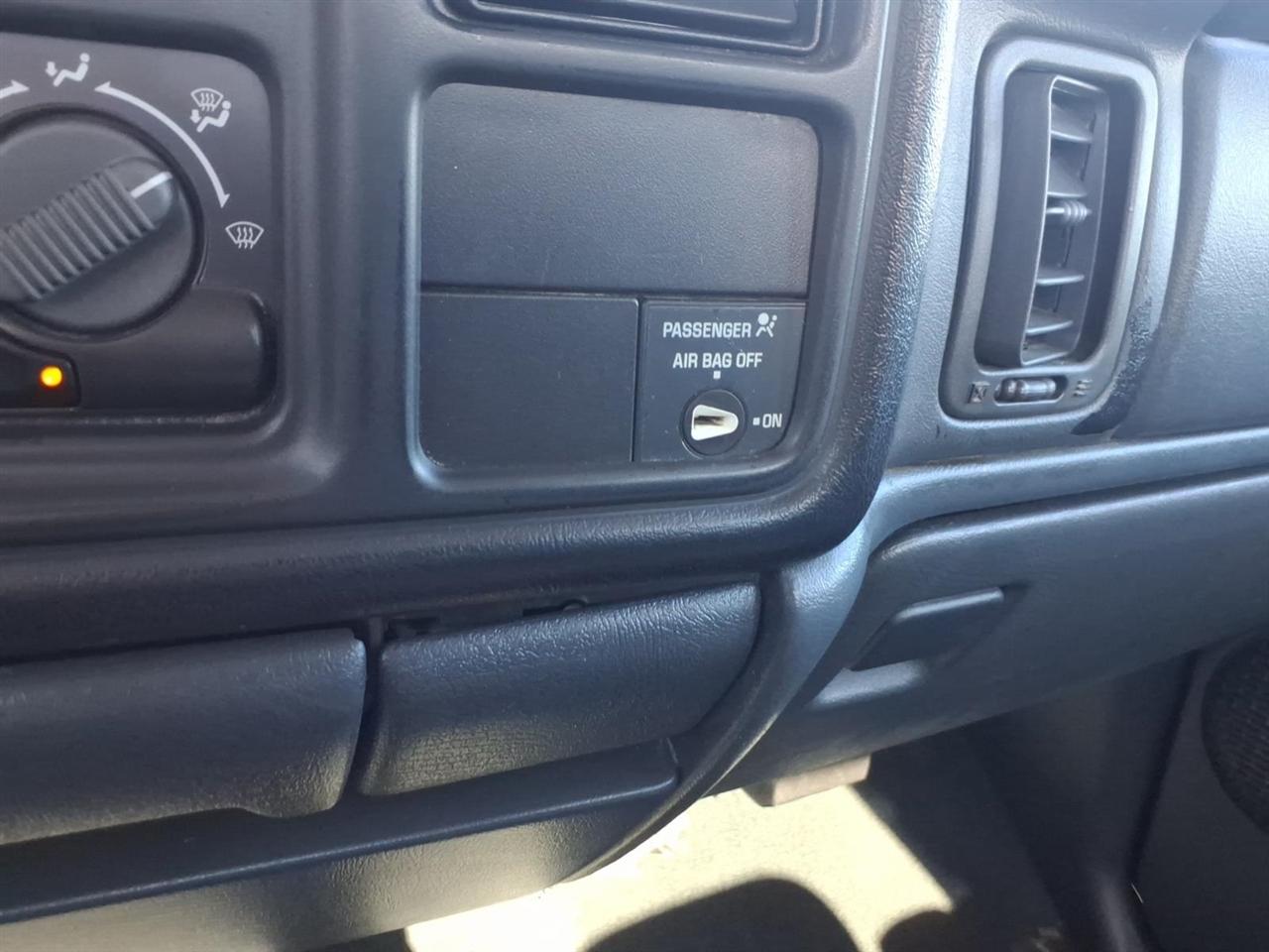 Chevrolet Silverado 1500 Short Bed 2WD 2001