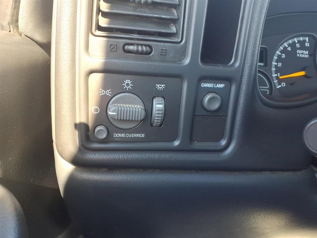 Chevrolet Silverado 1500 Short Bed 2WD 2001