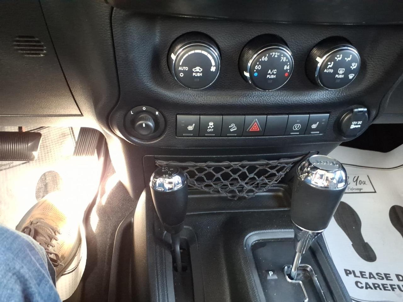 Jeep Wrangler Unlimited Sahara 4WD 2017