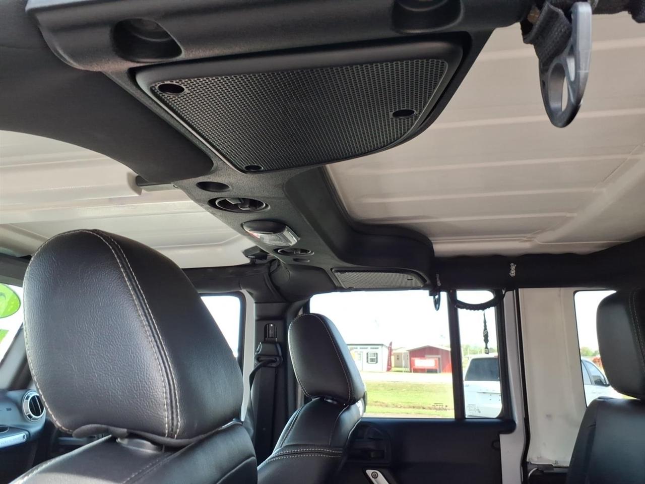 Jeep Wrangler Unlimited Sahara 4WD 2017