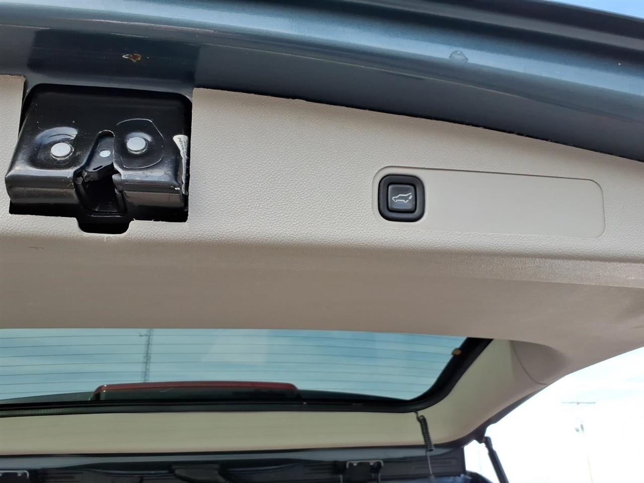 GMC Yukon XL SLT-1 1/2 Ton 4WD 2010