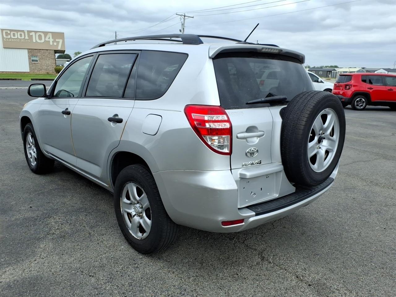 Toyota RAV4 Base I4 2WD 2011