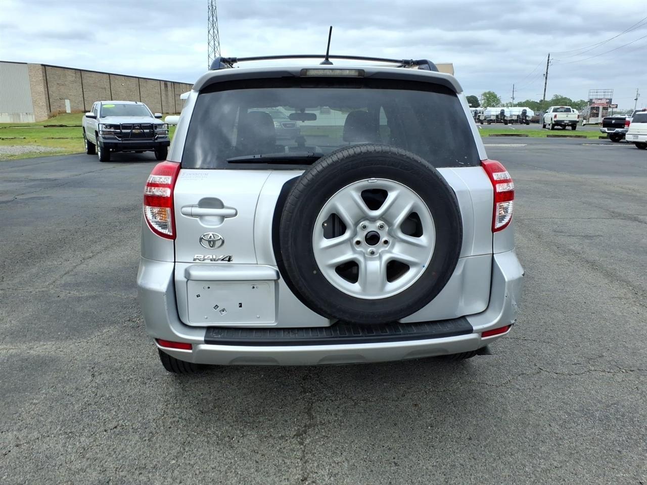 Toyota RAV4 Base I4 2WD 2011