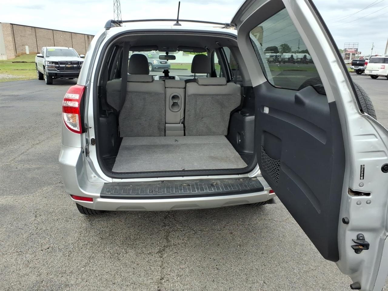 Toyota RAV4 Base I4 2WD 2011