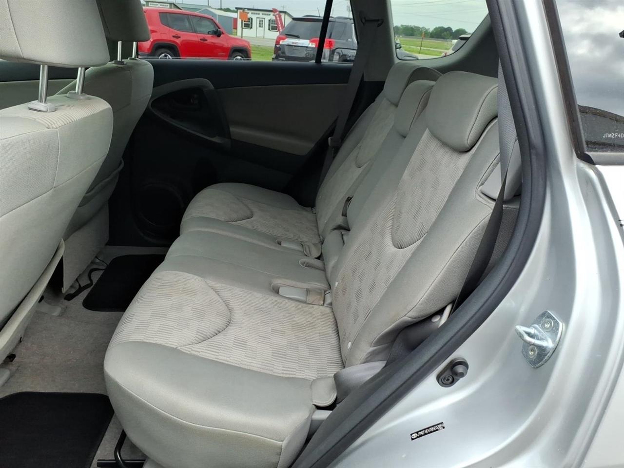 Toyota RAV4 Base I4 2WD 2011