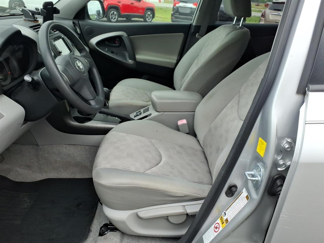 Toyota RAV4 Base I4 2WD 2011