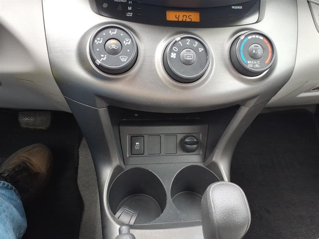 Toyota RAV4 Base I4 2WD 2011