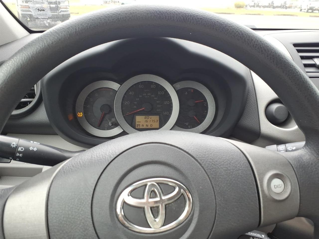 Toyota RAV4 Base I4 2WD 2011