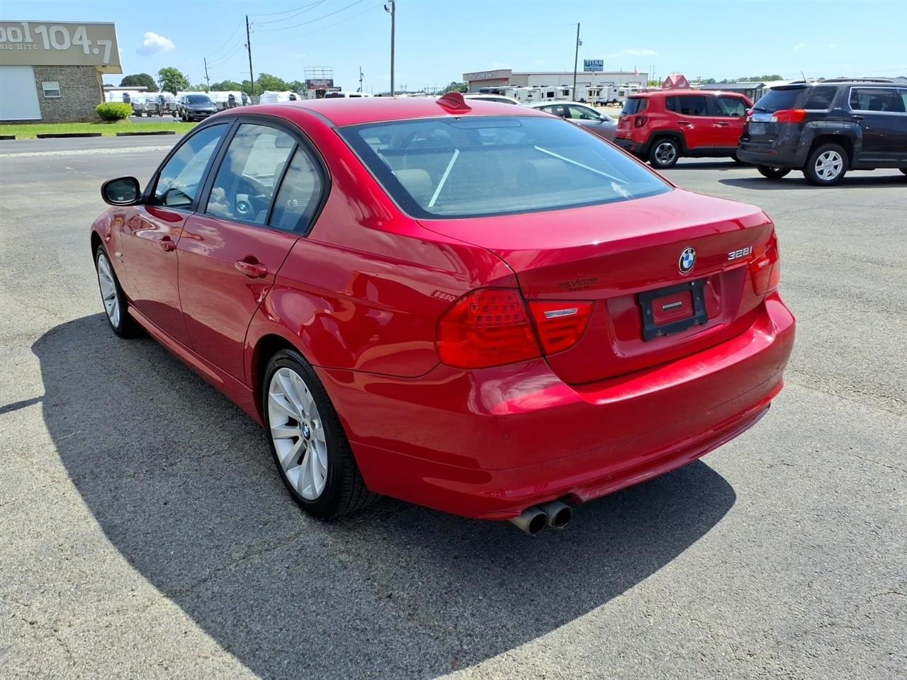 BMW 3-Series 328i xDrive 2011