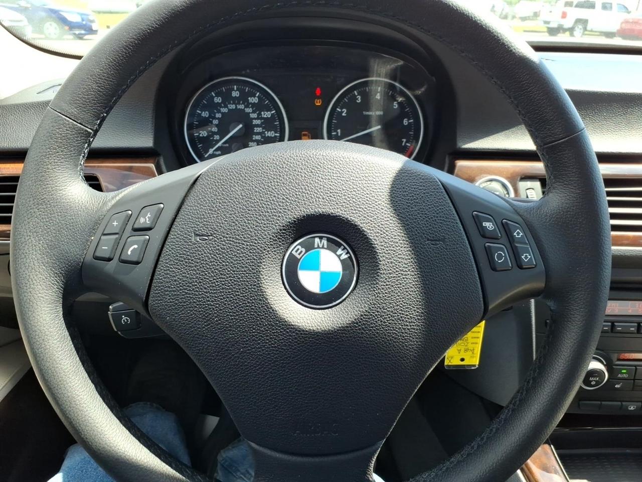 BMW 3-Series 328i xDrive 2011