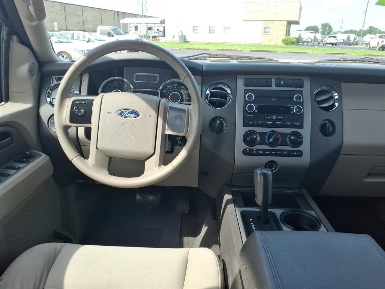 Ford Expedition EL XLT 4WD 2010