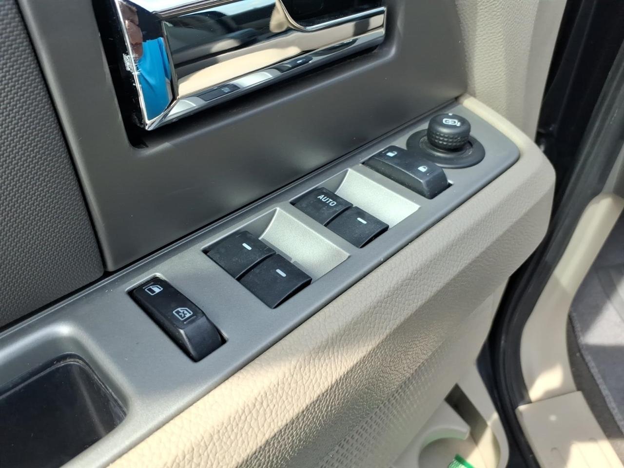 Ford Expedition EL XLT 4WD 2010