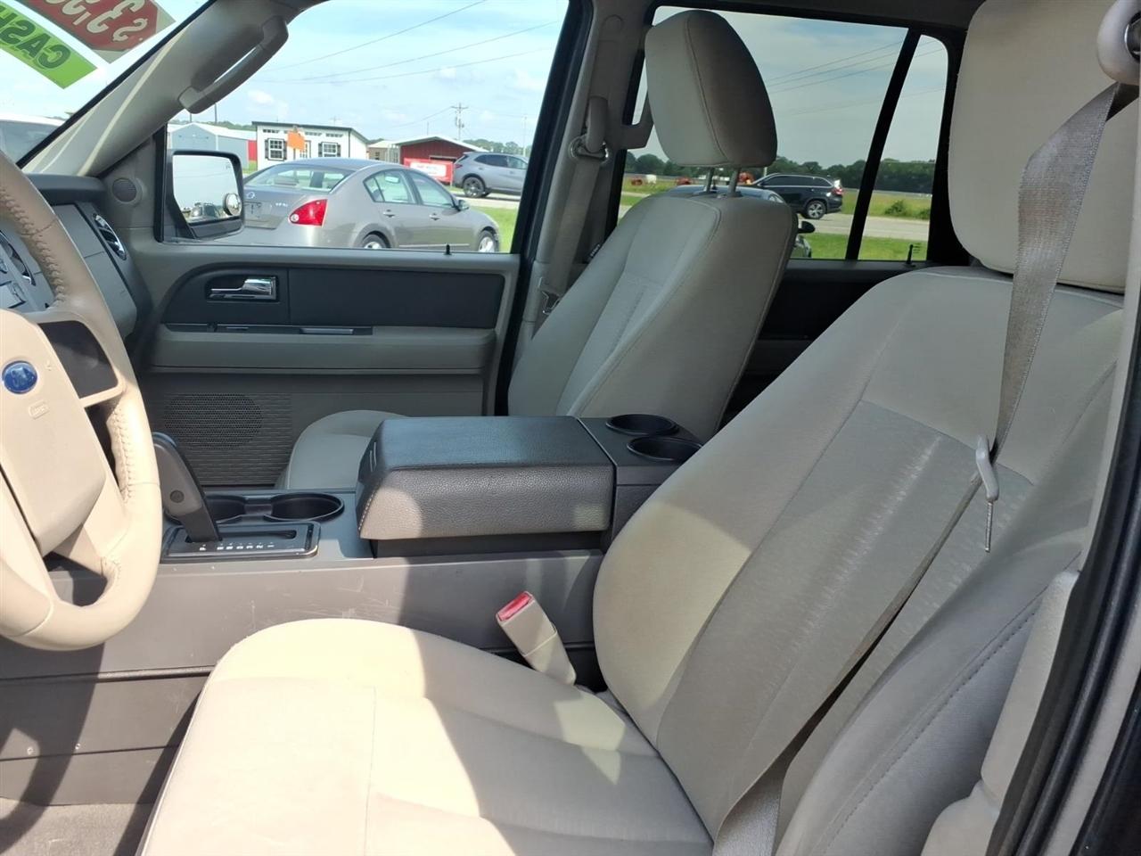Ford Expedition EL XLT 4WD 2010