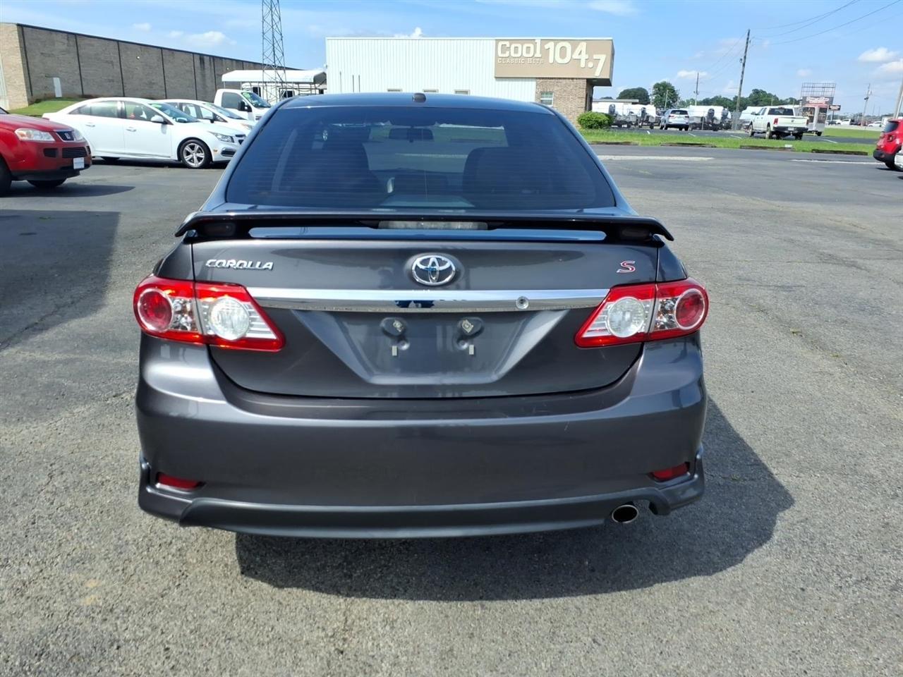 Toyota Corolla S 5-Speed MT 2013